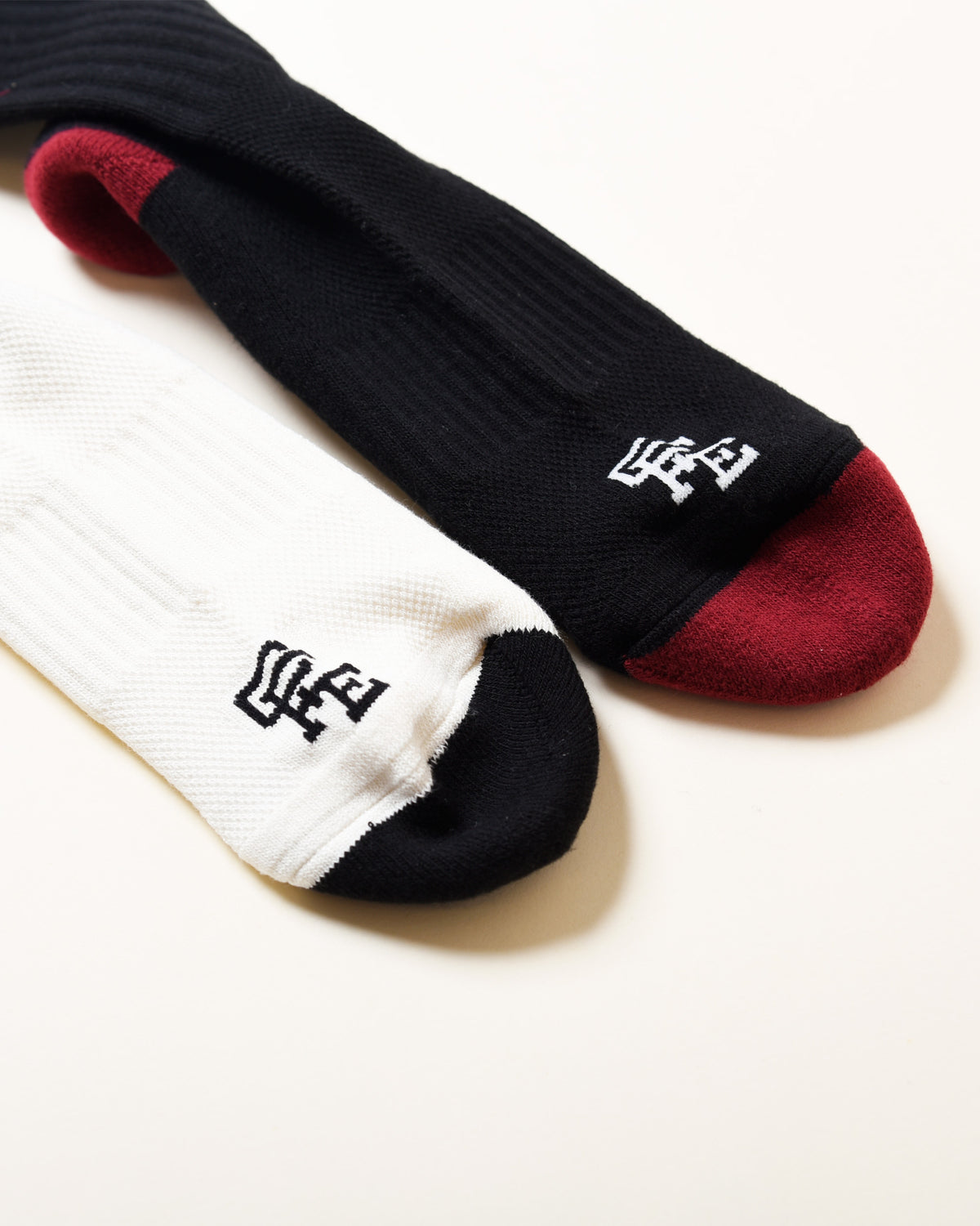 C48 NESE SOCKS